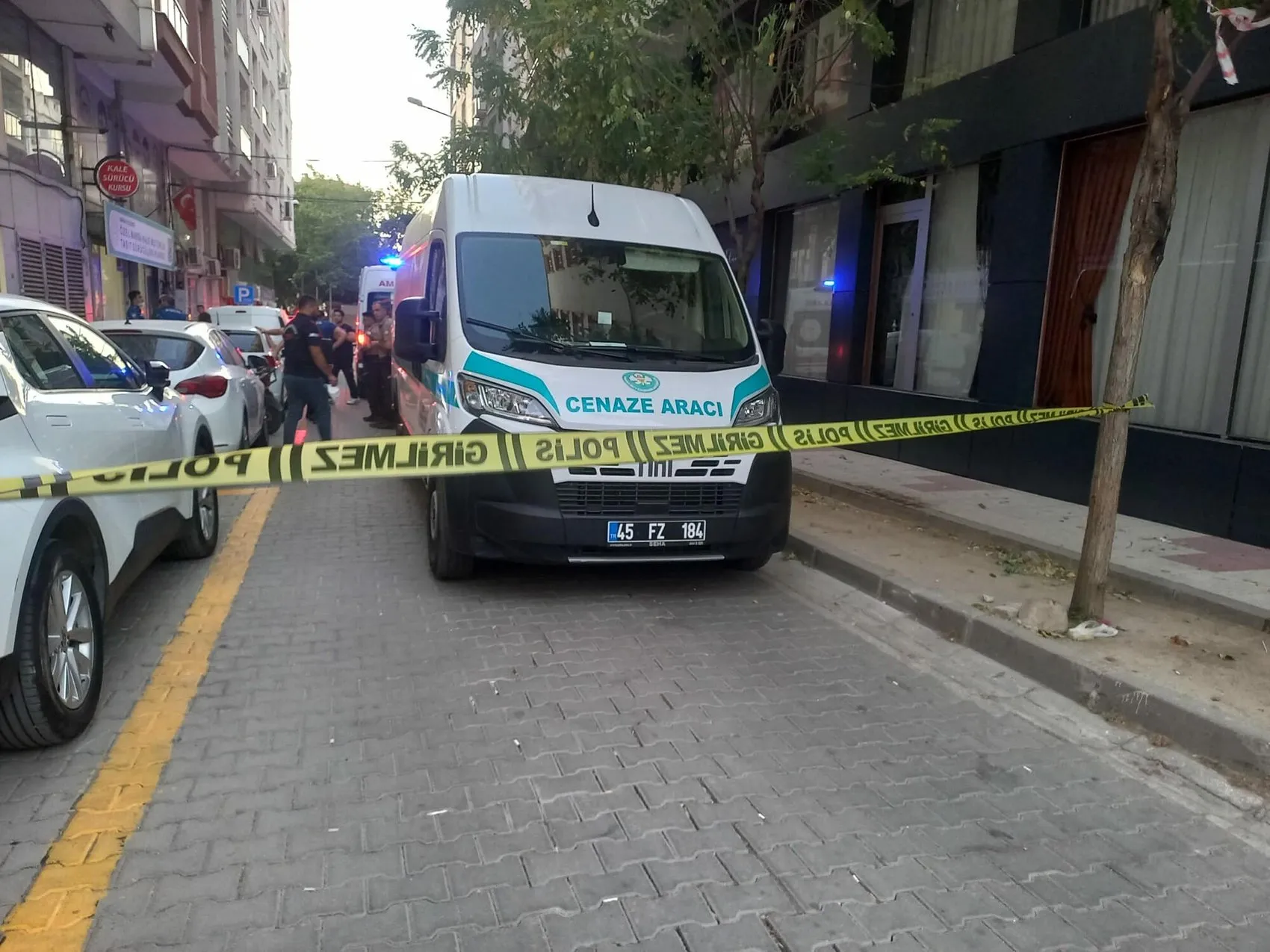 Manisa'da yalnız yaşayan emekli bekçi evinde ölü bulundu