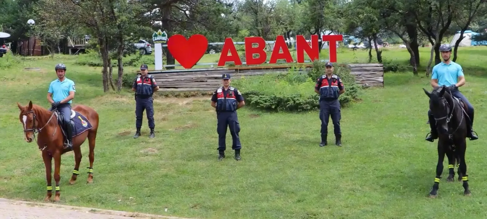 Abant Gölü'nde atlı jandarma devriyesi başladı