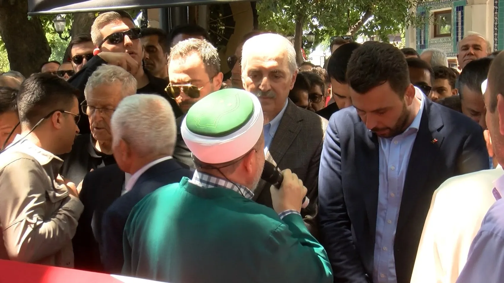 Bandırma eski belediye başkanını son yolculuğuna uğurladı