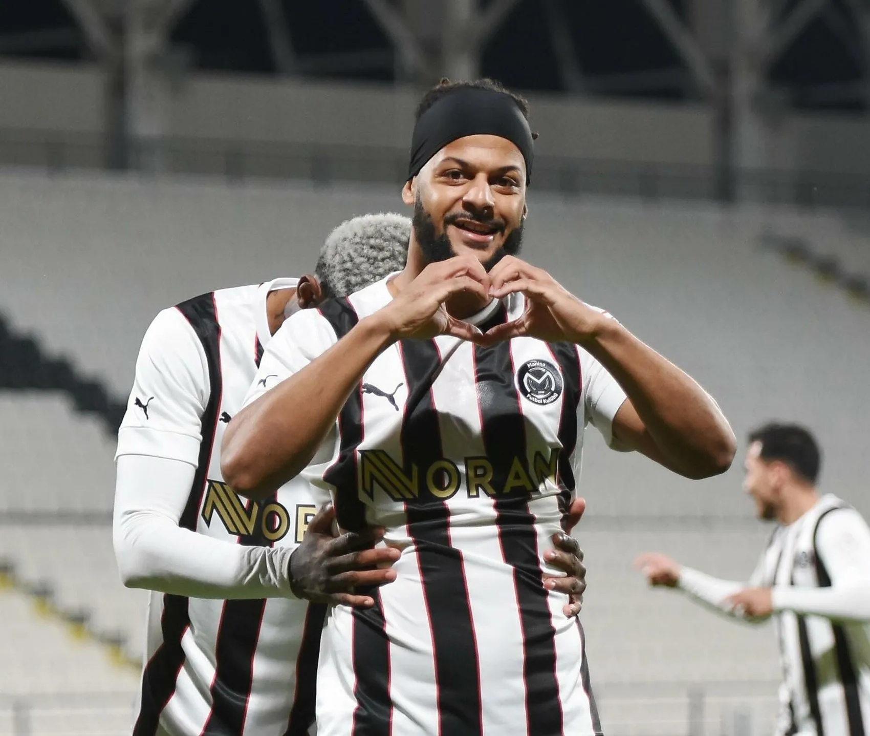 Manisa FK’nın golcüsü Lois Diony takımdan ayrılıyor