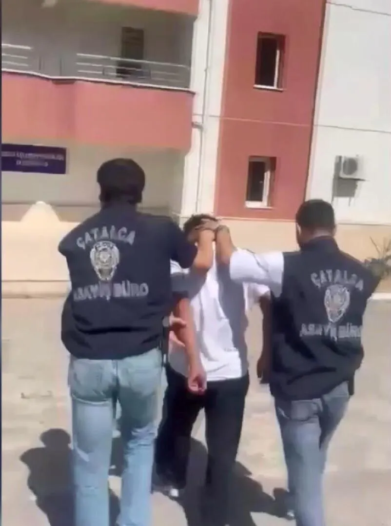 17 yaşındaki çocuk kendini komiser diye tanıtıp yaşlı adamı dolandırdı