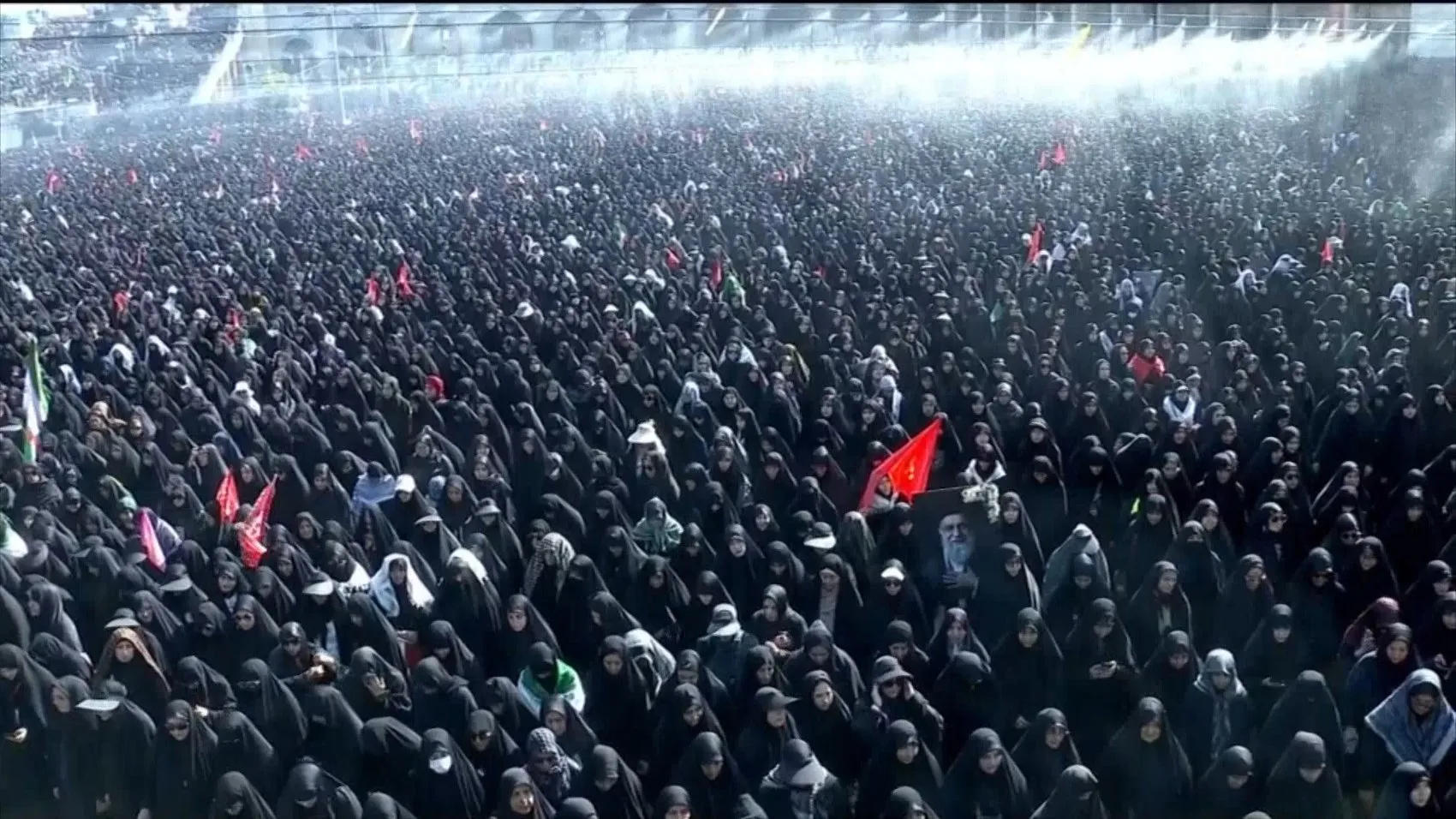 Tahran Hamaney için yas tutuyor