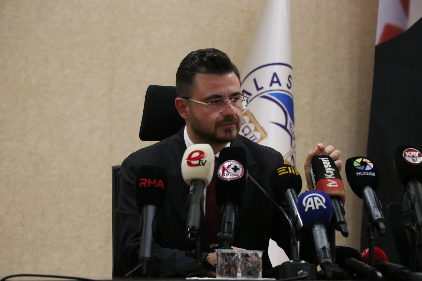 Kayseri'de meclis üyesinin aracından 5 kilo uyuşturucu çıktı