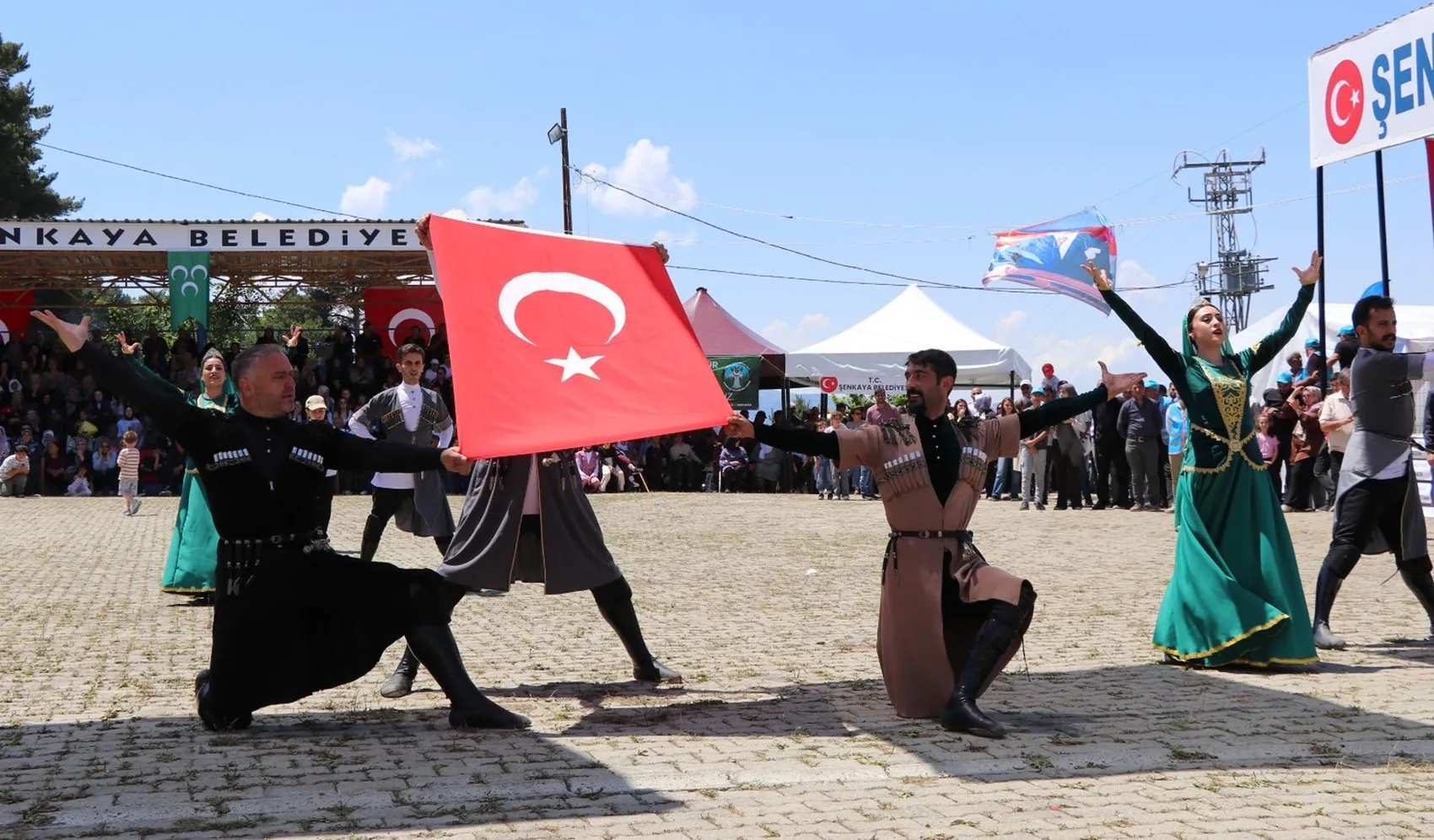 Erzurum Şenkaya’da 20 bin kişi bal festivalinde buluştu