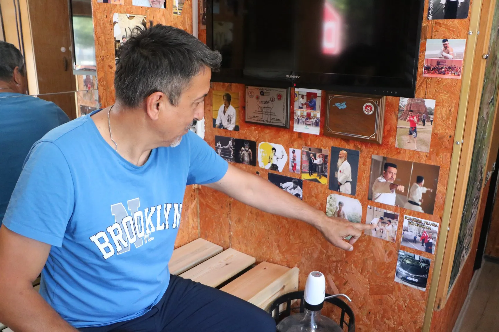 Çocukluk hayalini yollara taşıdı 51 yıllık kamyonu karavana dönüştürdü