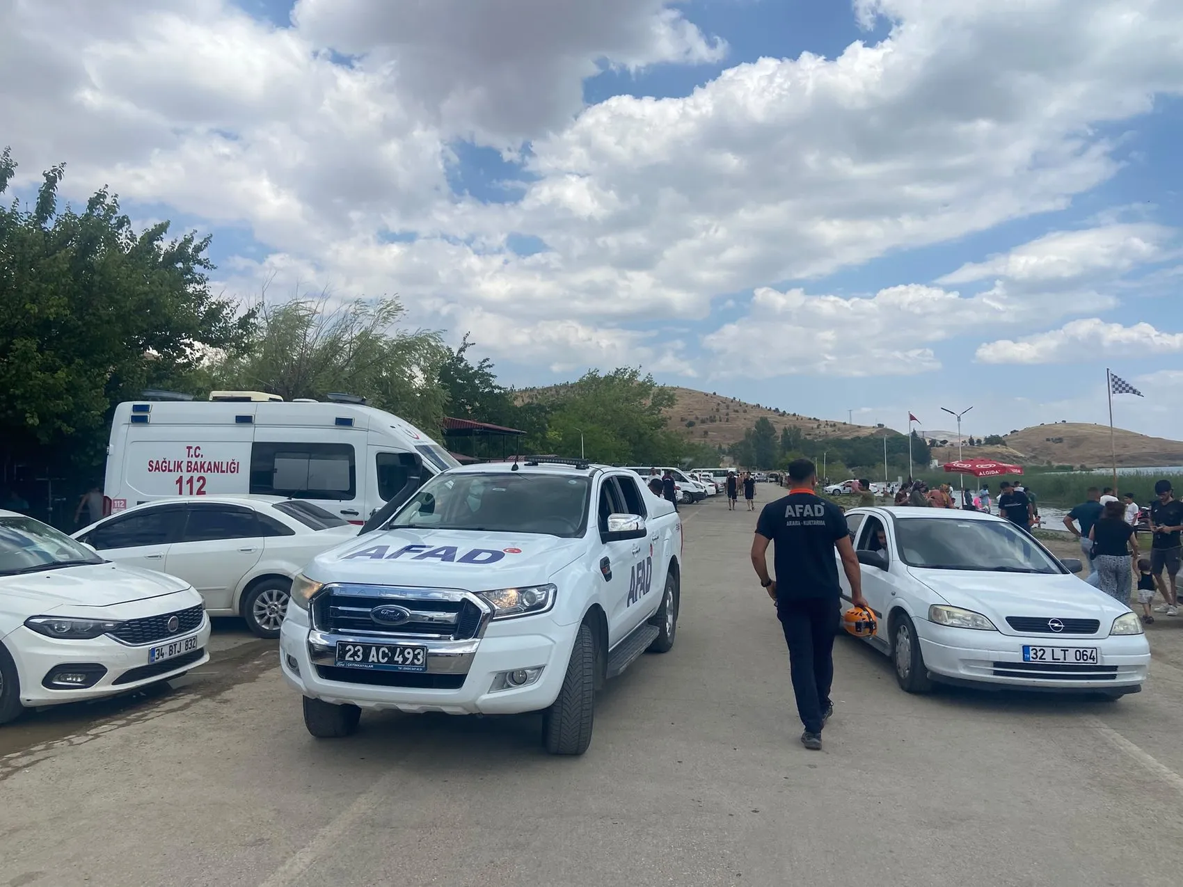 Hazar Gölü'nde batan kayıktaki 7 kişi son anda kurtarıldı