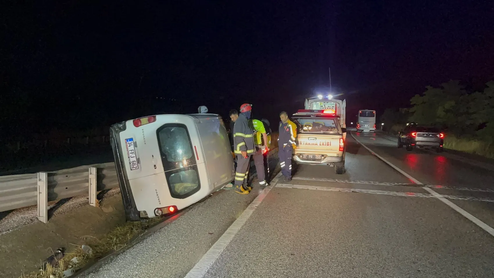 Kastamonu yolunda kaza yapan araçtan sürücü sırra kadem bastı