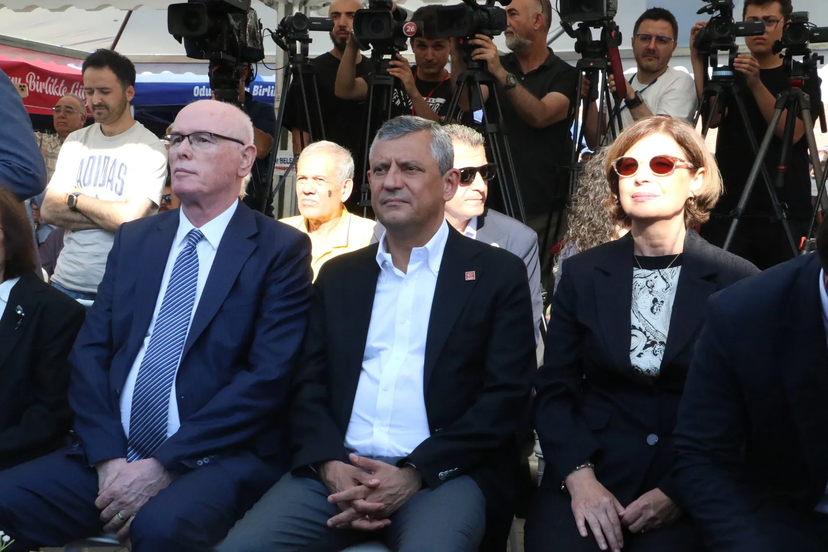Özgür Özel Eskişehir'de iktidar mesajı verdi