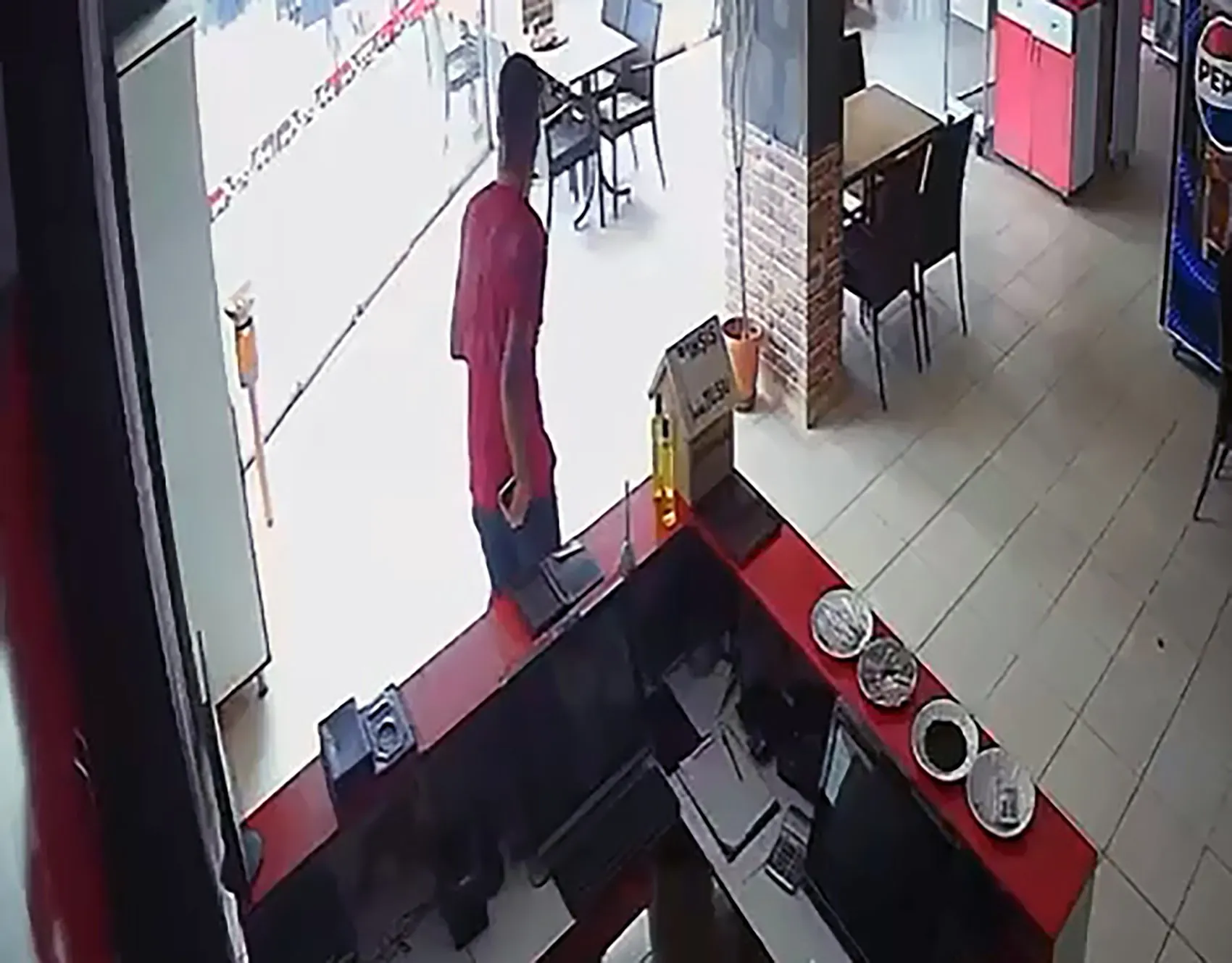 Adana'da tuvalet bahanesiyle girdiği yerlerden hırsızlık yapan kişi yakalandı