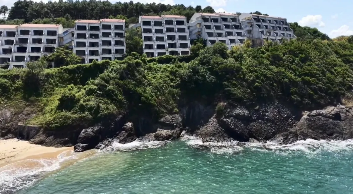Milli takımın eski kamp tesisi Riva'da yıkılıyor