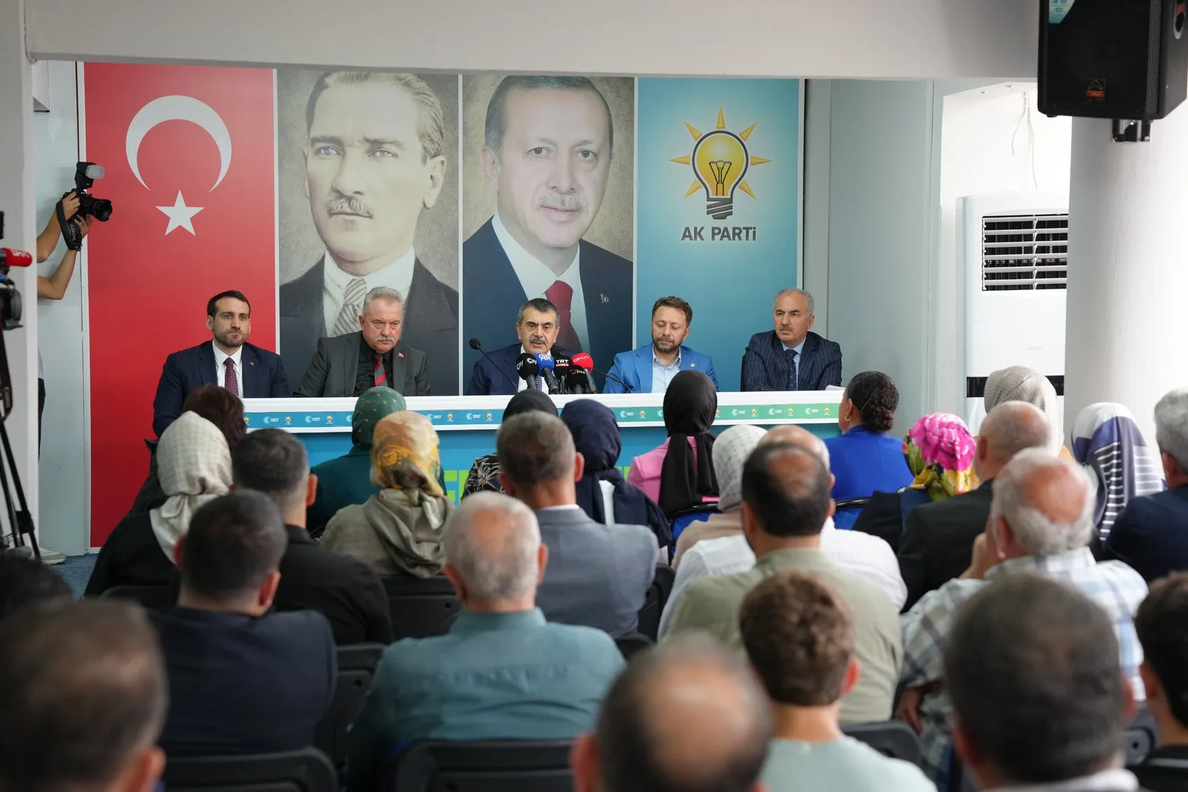 Milli Eğitim Bakanı Tekin yeni müfredatı savundu