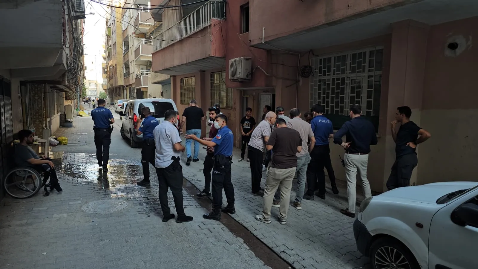 Şanlıurfa'da komşularının kokudan fark ettiği kadın evinde ölü bulundu