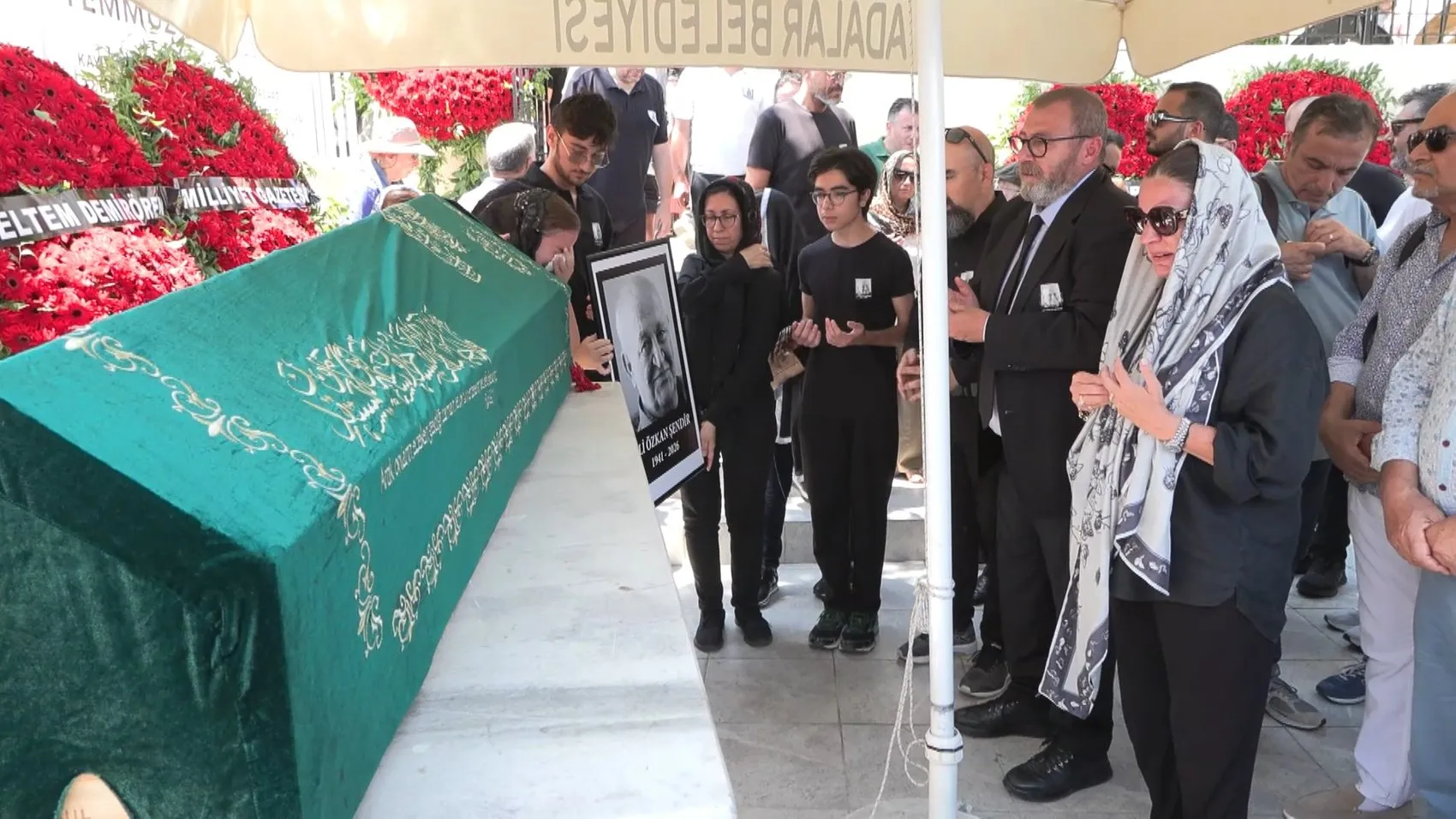 Milliyet Genel Yayın Yönetmeni Özay Şendir babasını kaybetti