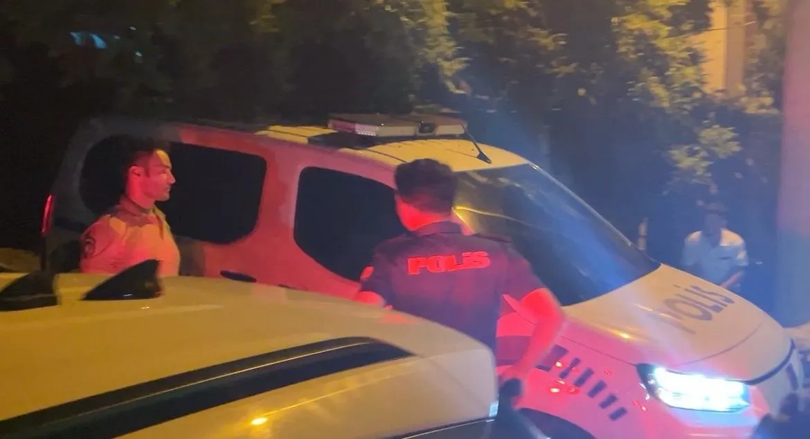 Deniz Akkaya misafir olduğu evden polis zoruyla çıkarıldı