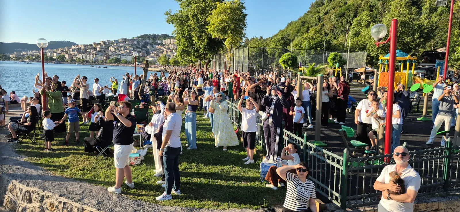 SOLOTÜRK Ereğli semalarında gösteri uçuşu yaptı