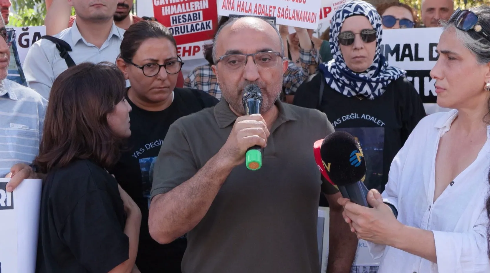 Beşiktaş’taki yangın faciasında aileler adalet nöbetine başladı