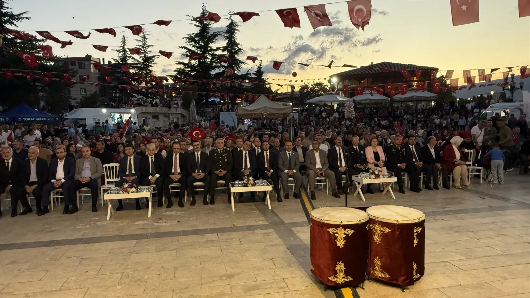 Tokatlılar 15 Temmuz demokrasi nöbetinde bir araya geldi
