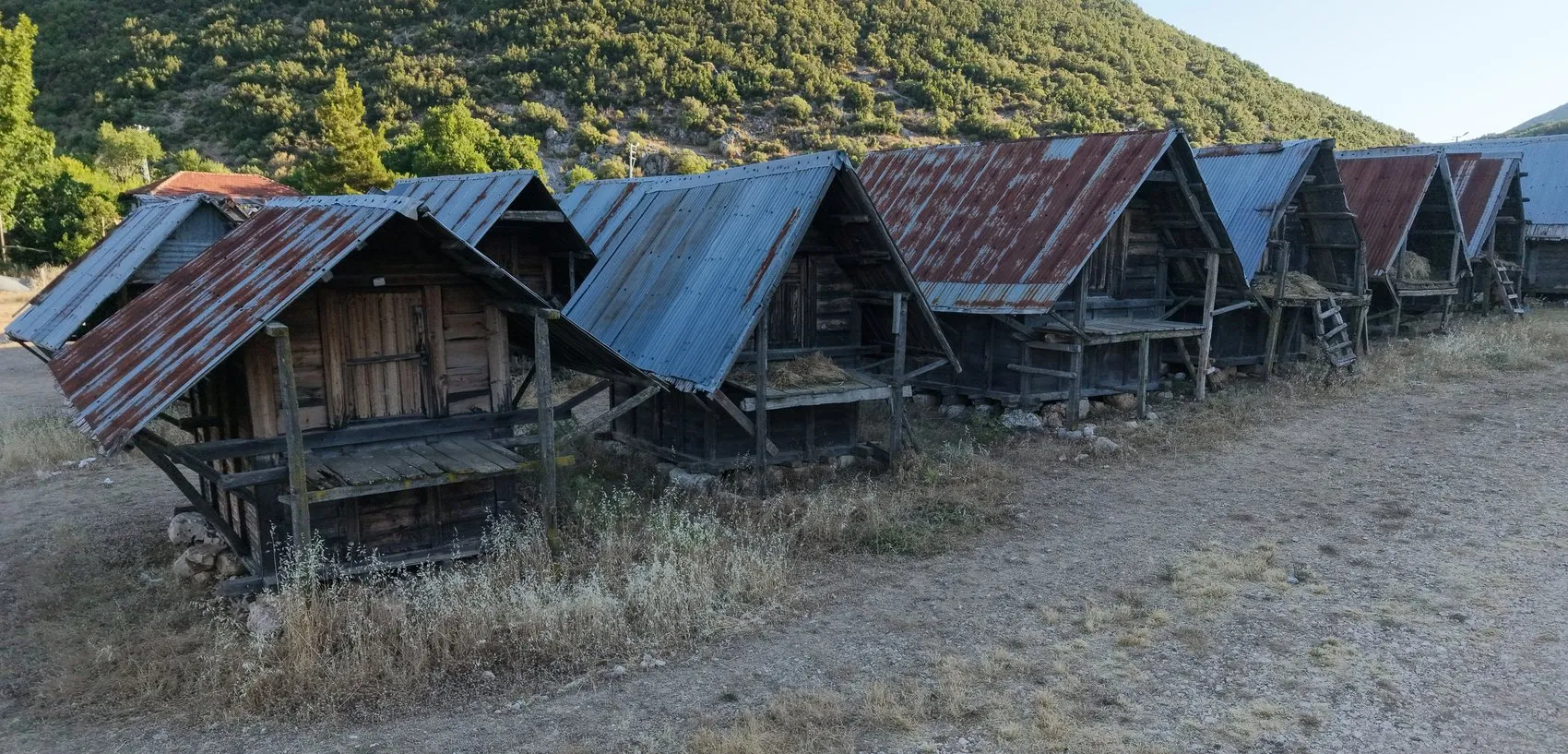 Kaş’ın sedir ağacından inşa edilen çivisiz ambarları zamana direniyor