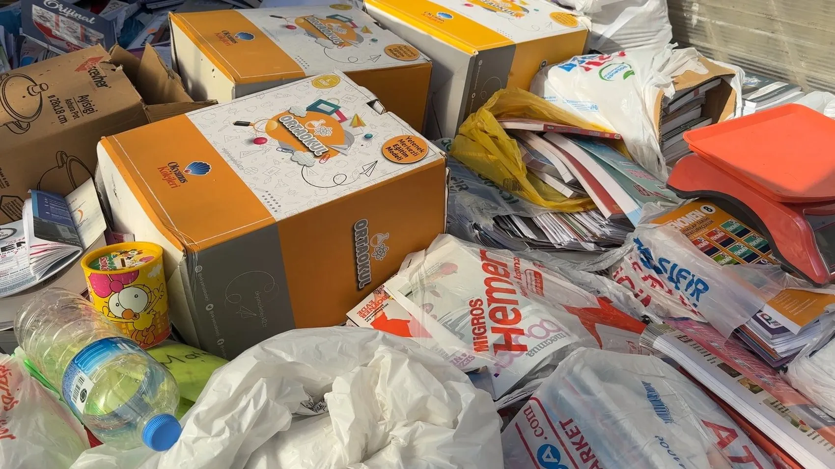 Avcılar okul kitaplarını nakde çeviriyor