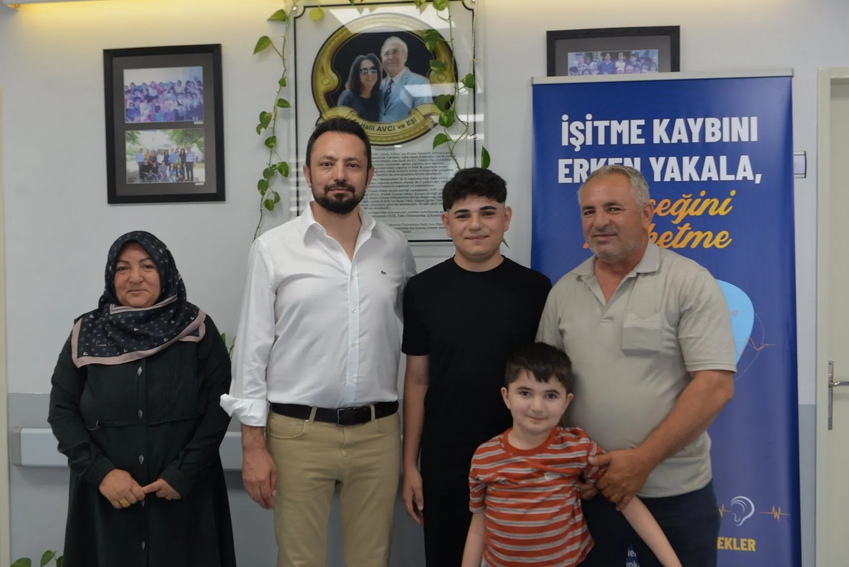 Lise öğrencisi Muhammet biyonik kulakla yeniden duymaya başladı