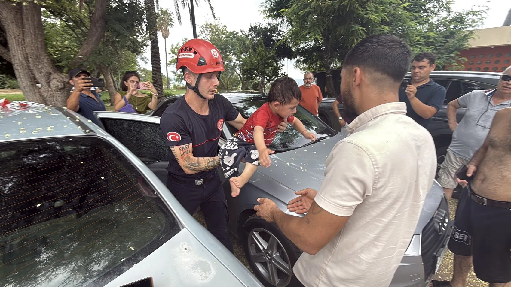 Antalya'da bebek dehşeti Kilitli araçta 45 dakika mahsur kaldı