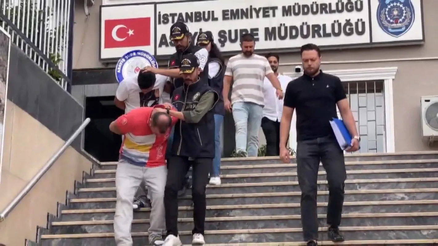 Bakırköy'de haraç vermeyen galeriye silahlı saldırı düzenleyenler yakalandı