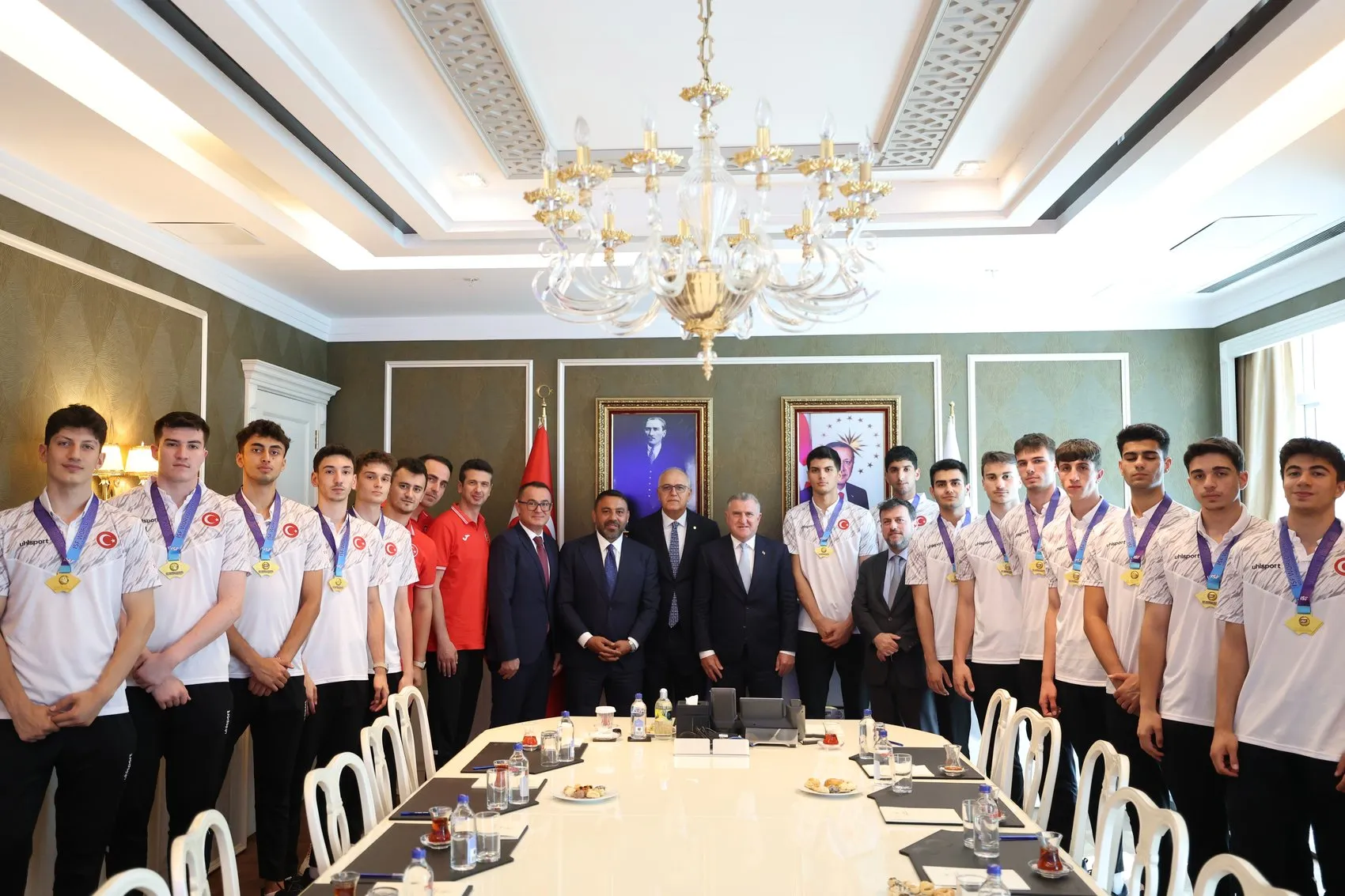 Genç voleybolcular dünya şampiyonu unvanıyla Ankara’ya döndü