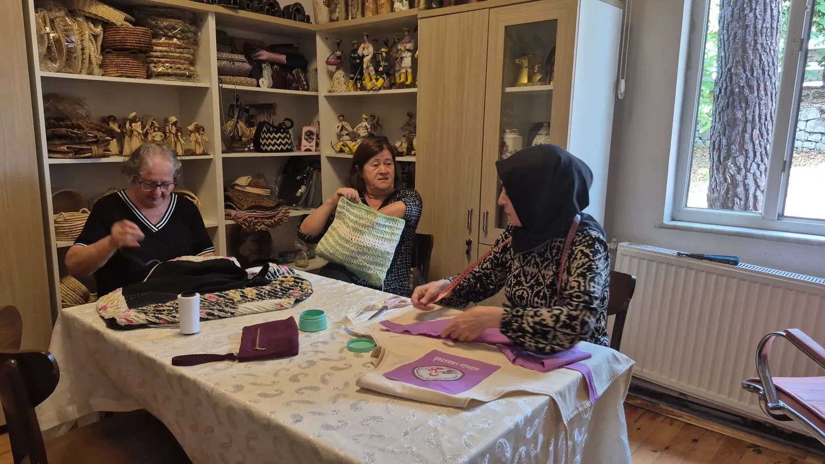 Zonguldaklı kadınlar atıklardan madenci hatırası üretiyor