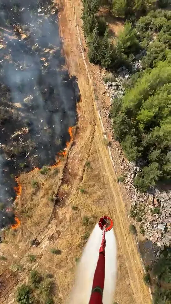 Antalya Kepez'de dün sönen yangının hemen yanında yeni alevler