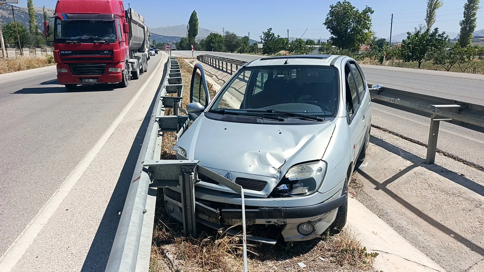 Burdur yolunda korkutan kaza altı kişi hastanelik oldu