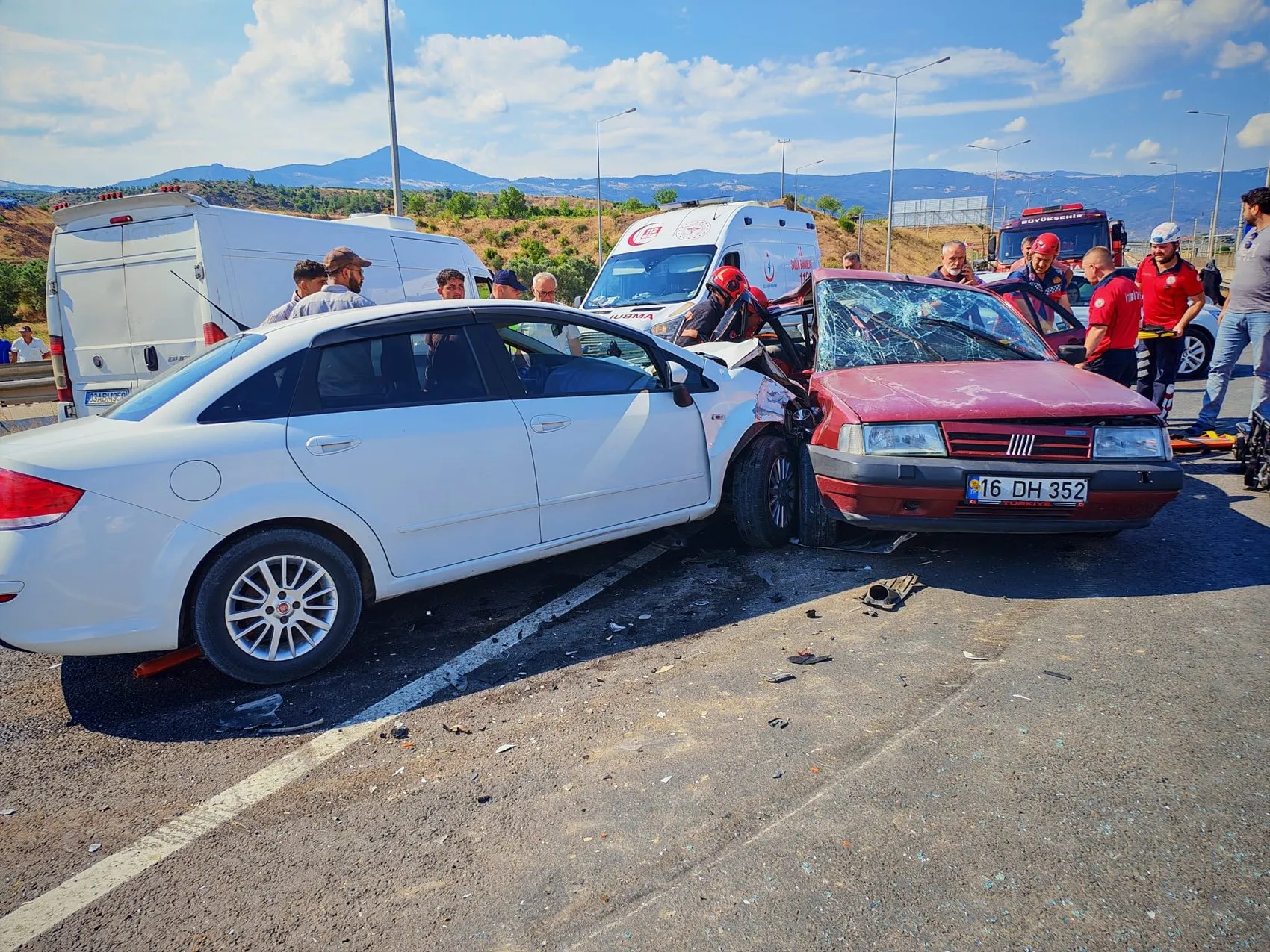 Pamukova yolunda feci kaza 1’i bebek 7 kişi yaralı