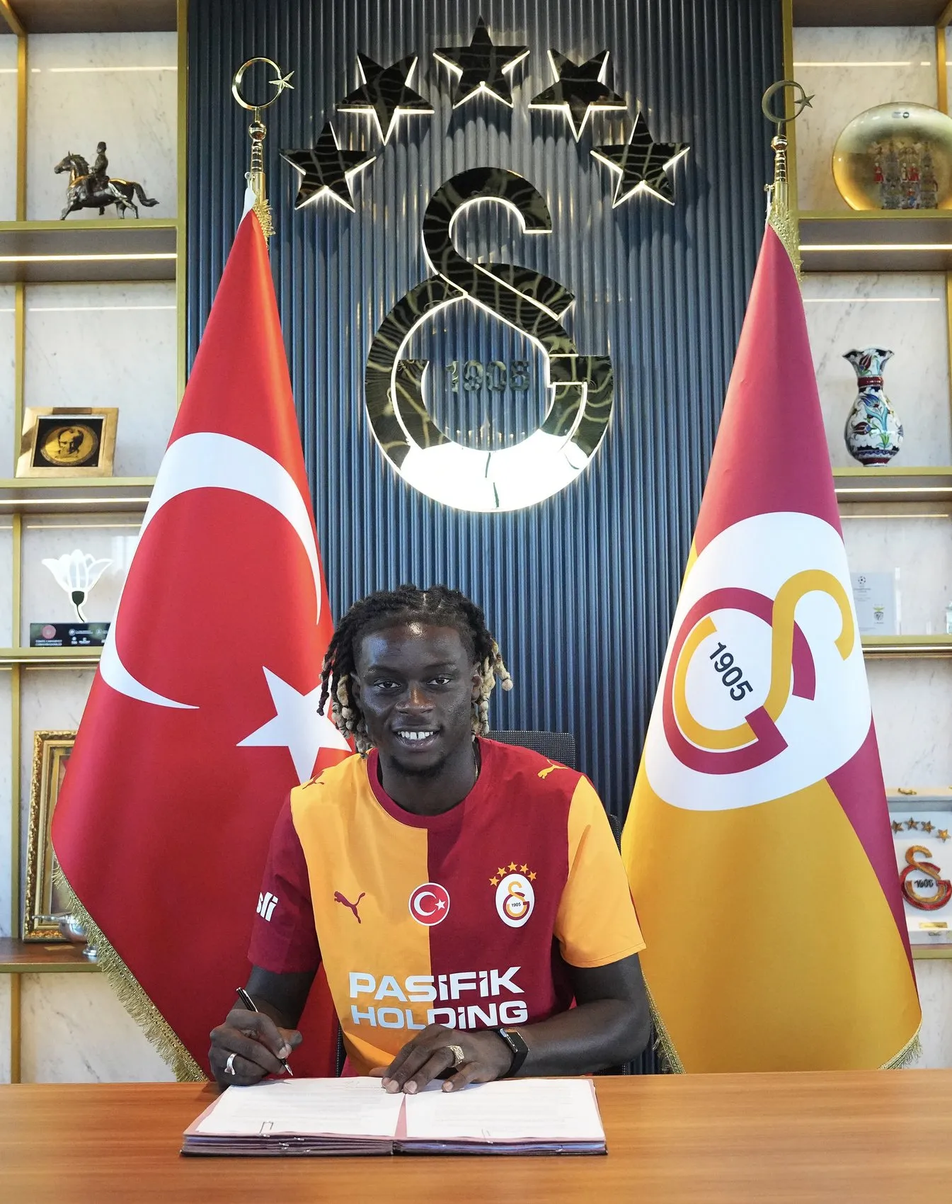 Galatasaray orta sahayı Burnley'den gelen Lesley Ugochukwu ile güçlendirdi