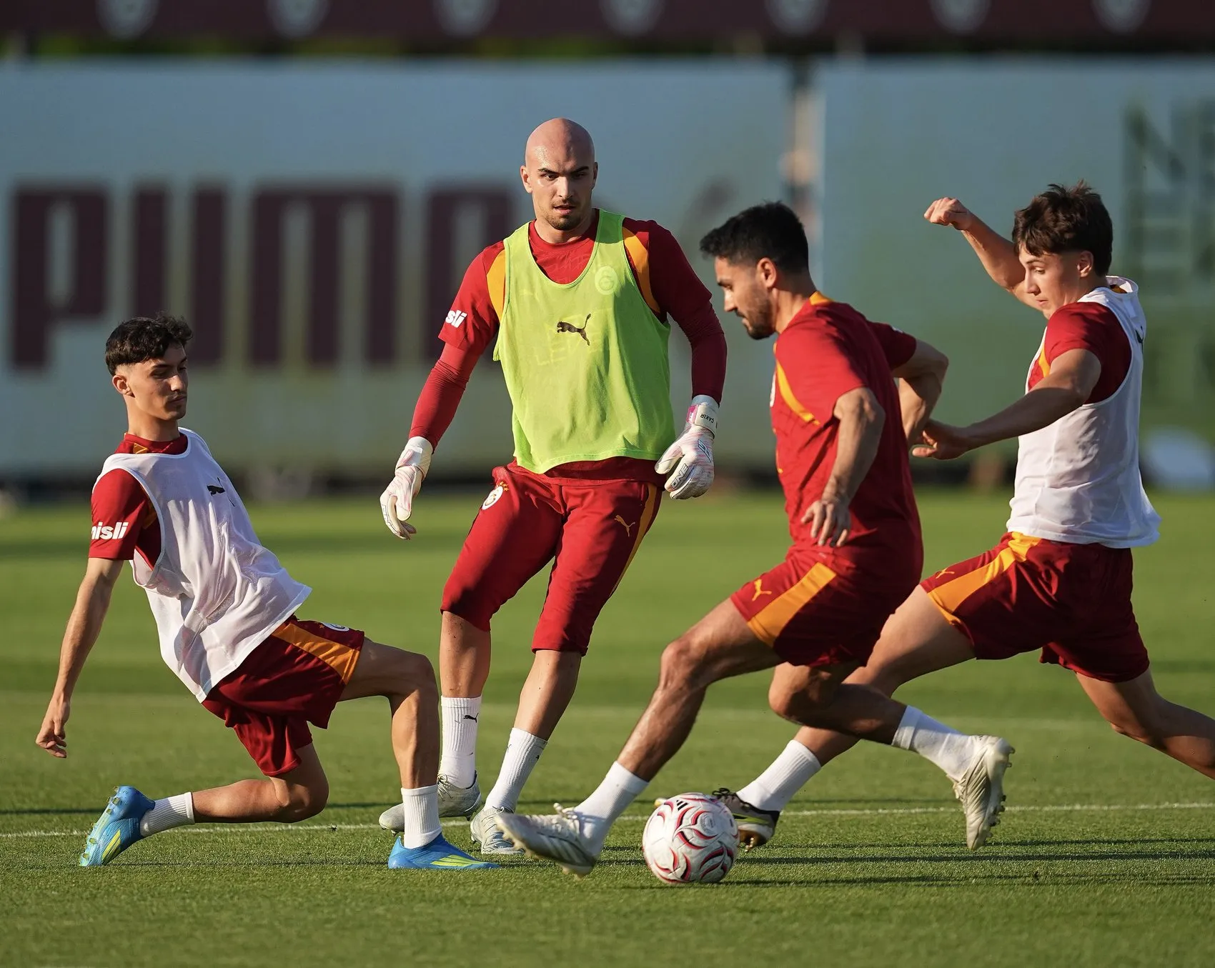 Galatasaray yeni sezon mesaisine Kemerburgaz'da hız verdi