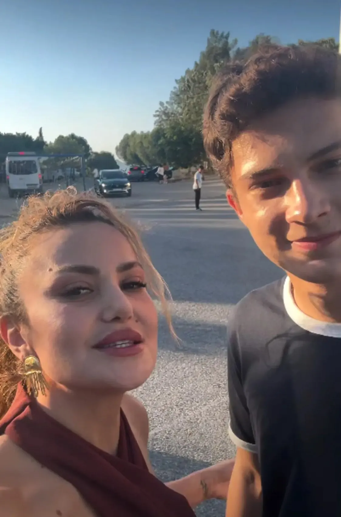 Daha 17 nin Aslı sı Çağan Efe Ak ı öpücüklere boğdu! Tepki çekti 1