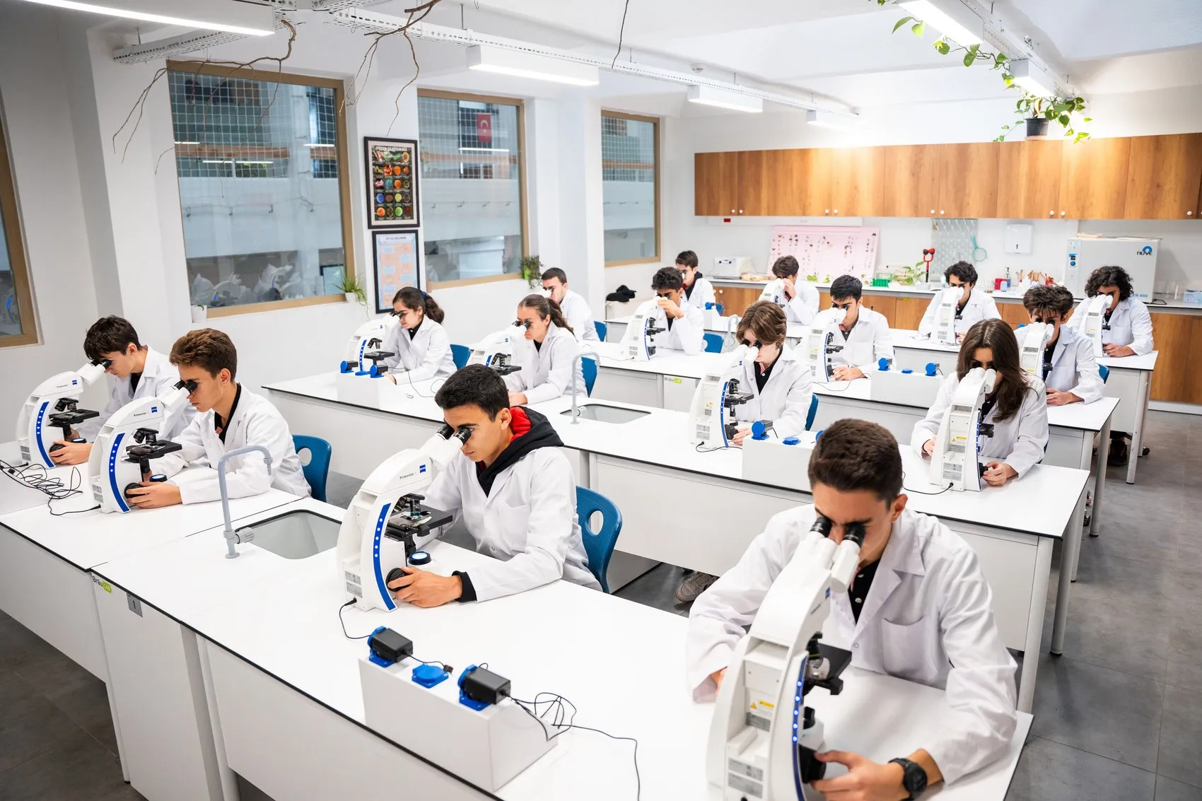TÜBİTAK Fen Lisesi yetenekli öğrencilerini bekliyor