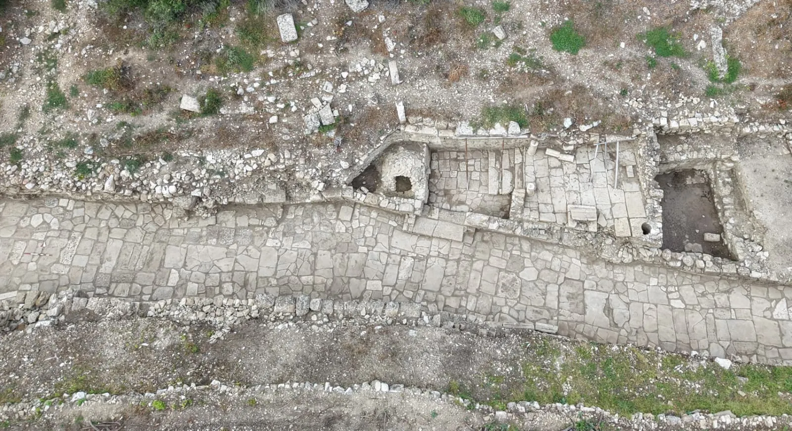 Aspendos'ta iki bin yıllık ticaret yolu ve dükkanlar bulundu