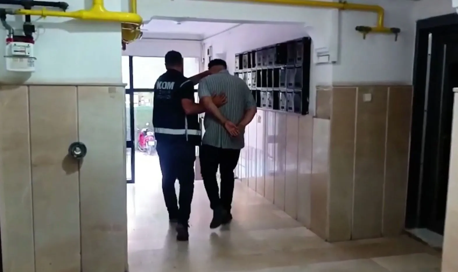 Sosyal medyada suç örgütü öven 216 kişiye operasyon