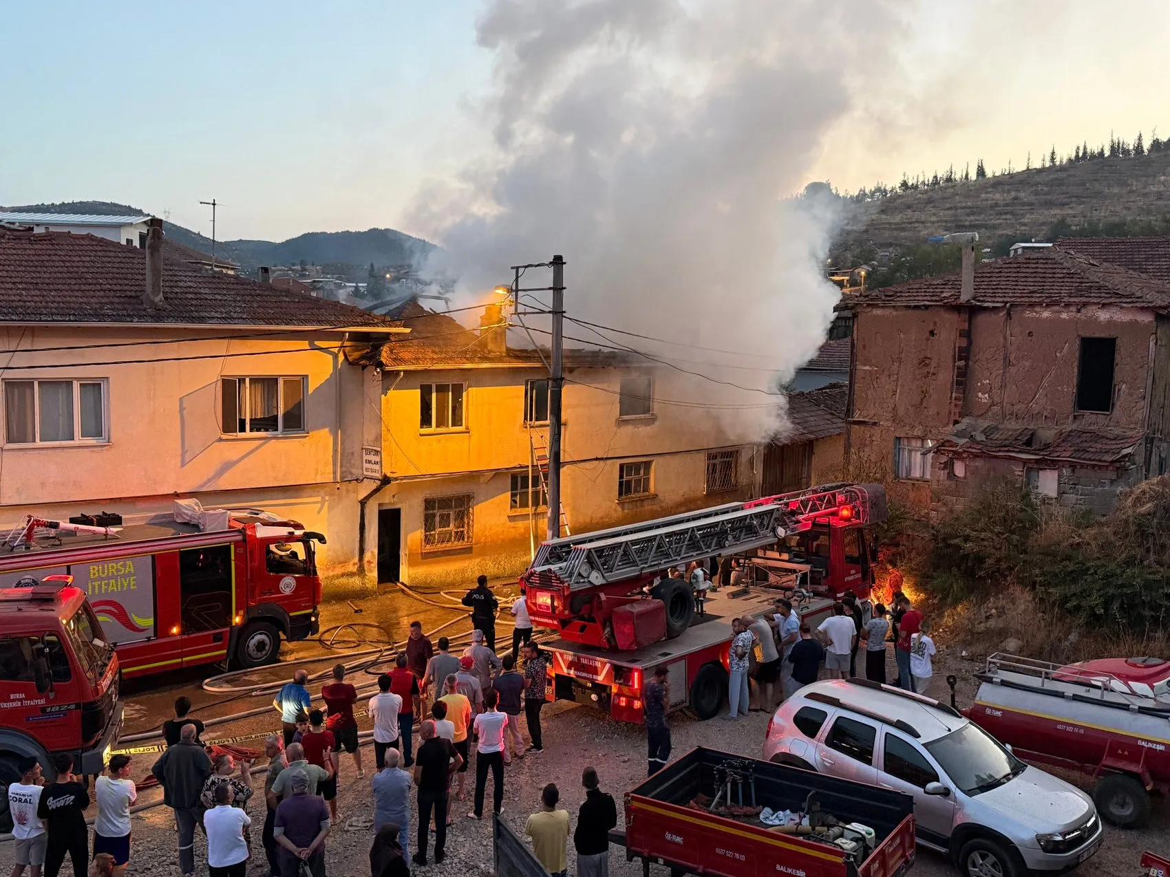 Bursa'da gece yarısı çıkan yangın bir genci hayattan kopardı