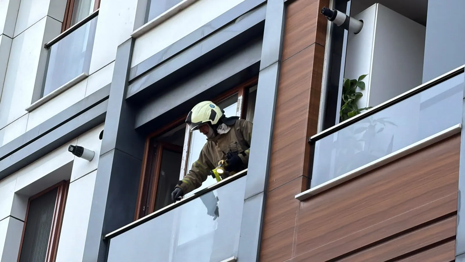Kağıthane'de sabah saatlerinde apartman paniği