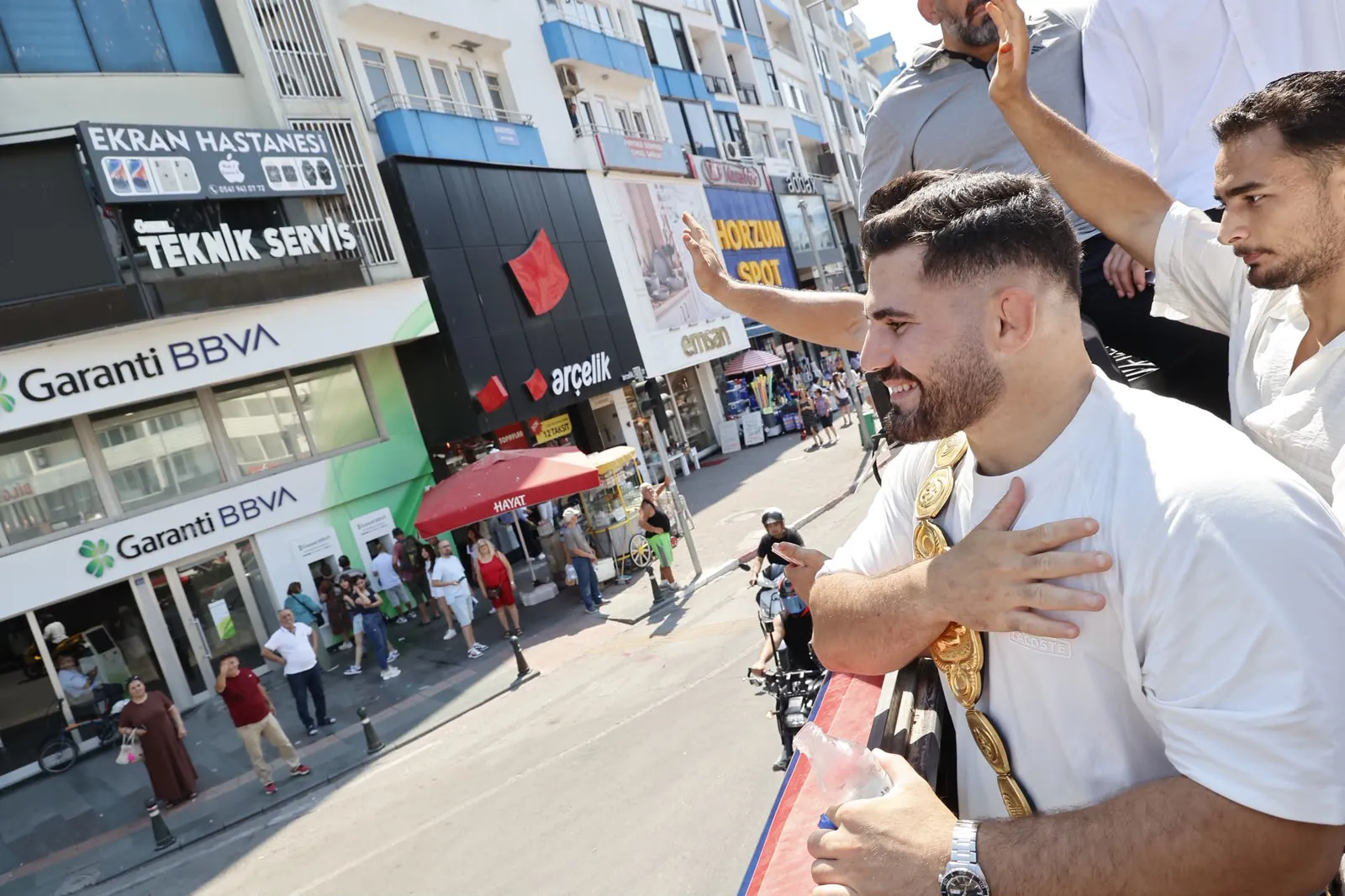 Kırkpınar şampiyonu Erkan Taş Antalya’ya altın kemerle döndü