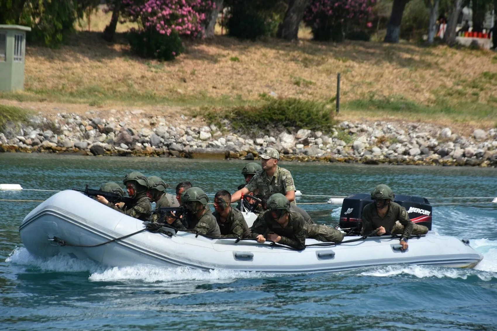Urla’da astsubay adaylarının zorlu saha sınavı
