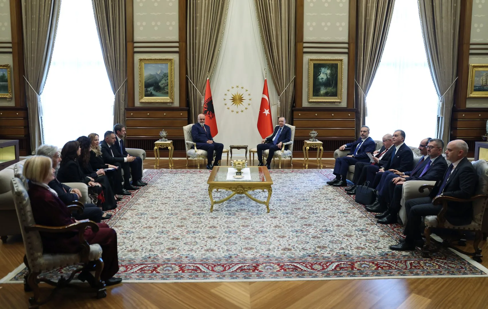 Erdoğan ve Rama NATO Zirvesi kapsamında görüştü
