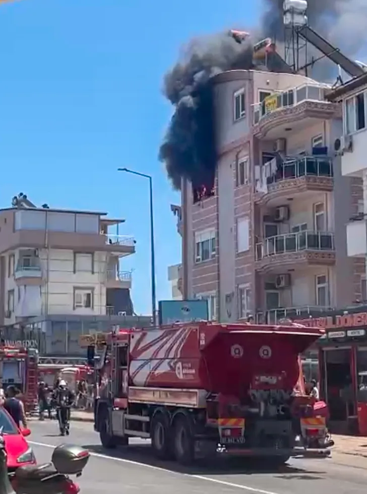 Antalya Kepez'de ev yangını 5 kişi hastaneye kaldırıldı