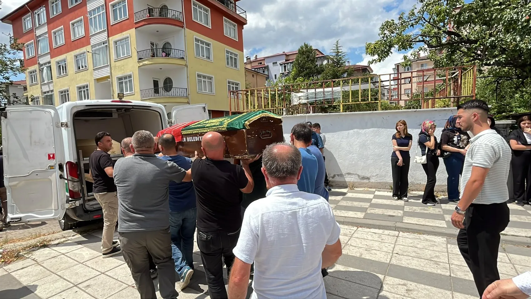 Bolu'da uçurumdan düşen araçtaki iki genç toprağa verildi
