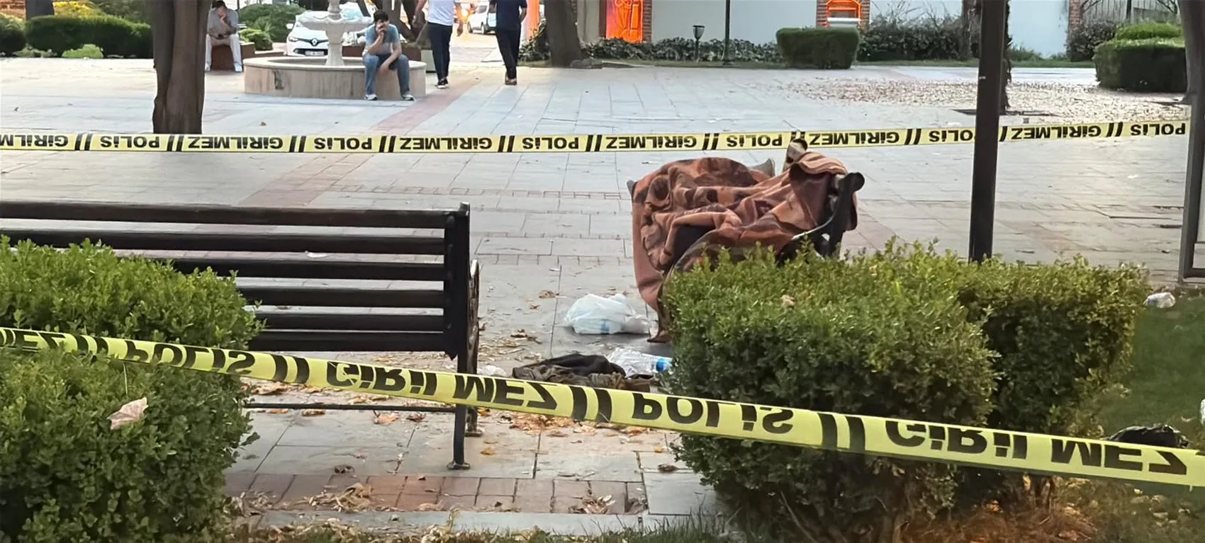 Çorlu'da bir kişi bankta hareketsiz bulundu