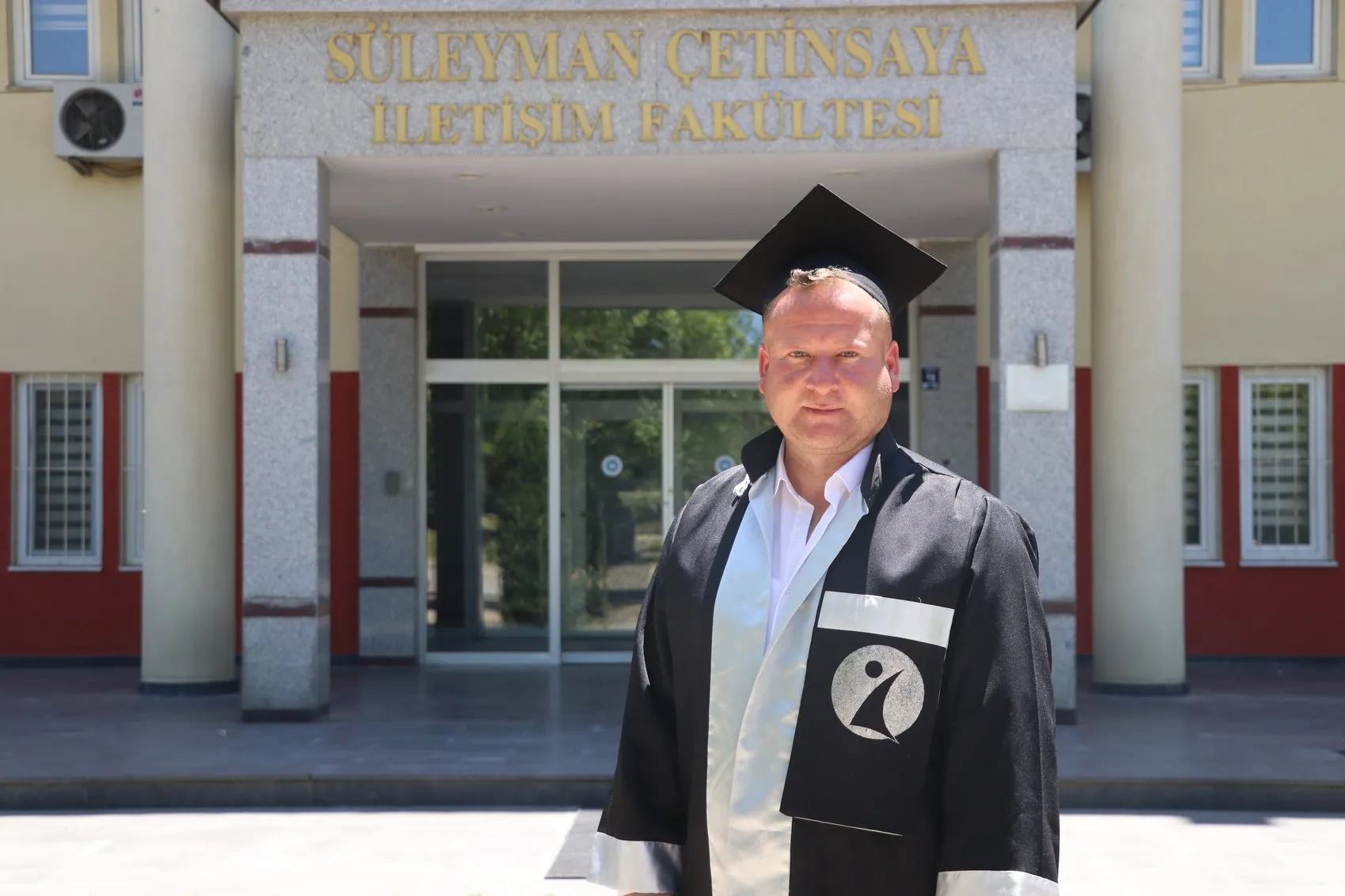 Güvenlik görevlisiyken gazeteci oldu