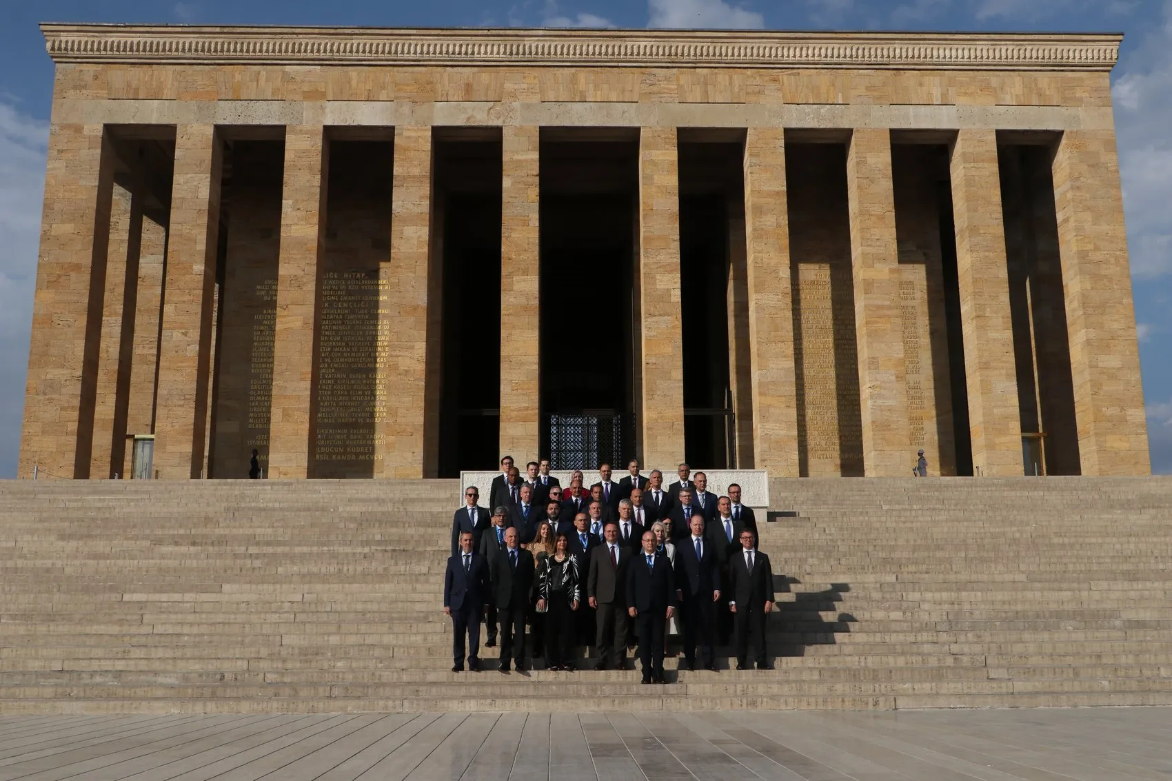 NATO heyeti Ankara zirvesi öncesi Anıtkabir’e gitti