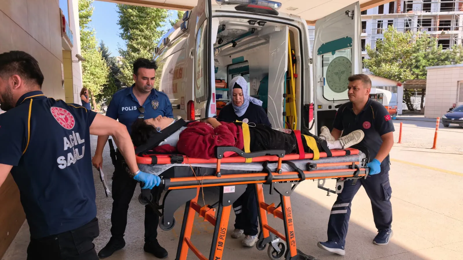 İnegöl girişinde motosiklet dere yatağına uçtu