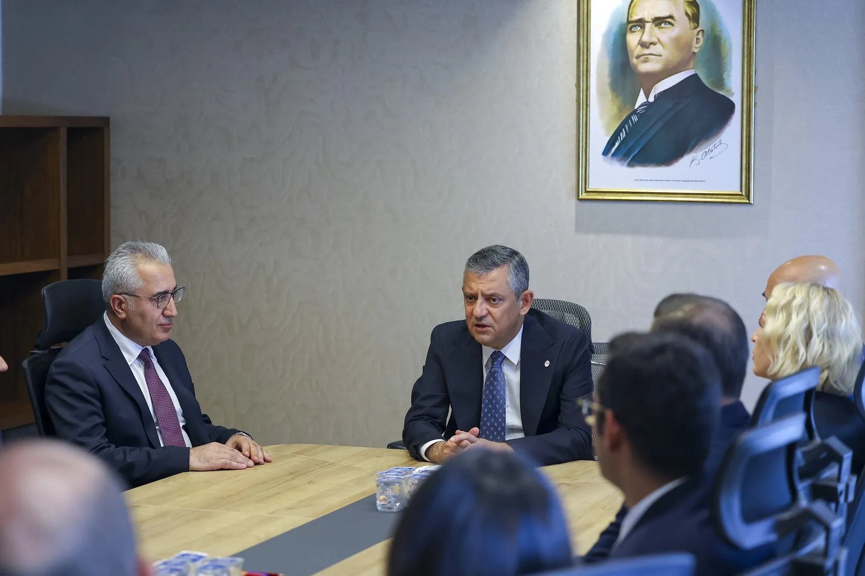 Özgür Özel yönetimindeki Yeni Parti disiplin mekanizmasını kurdu
