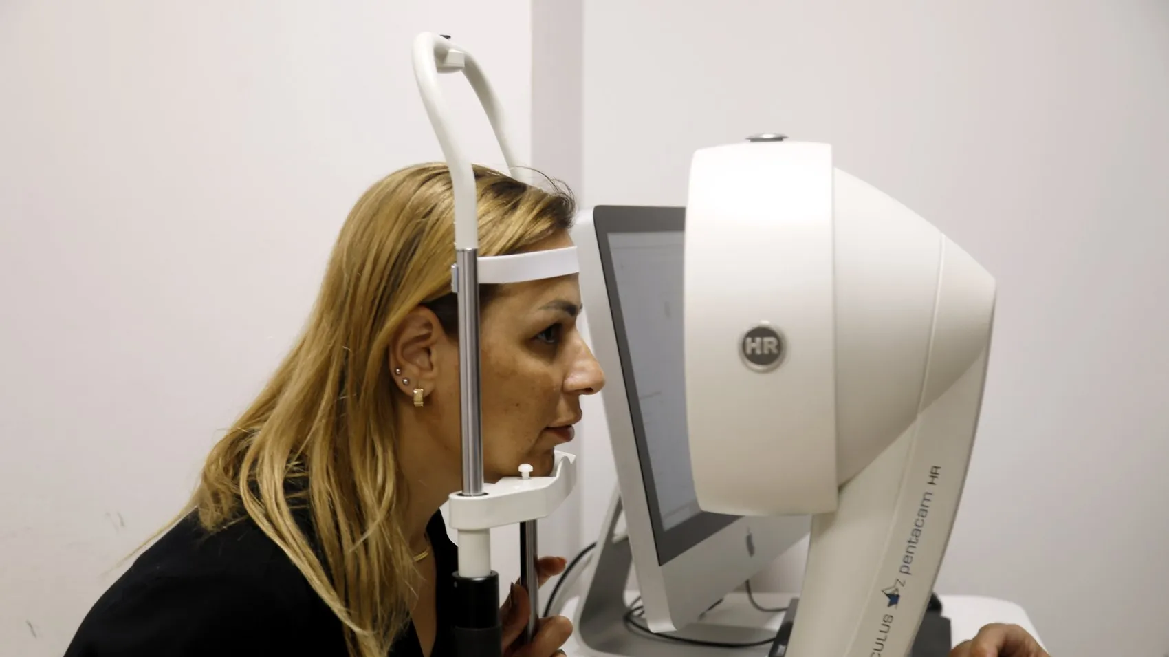 Kornea nakli bekleyen hastaya 10 saniyelik lazer mucizesi